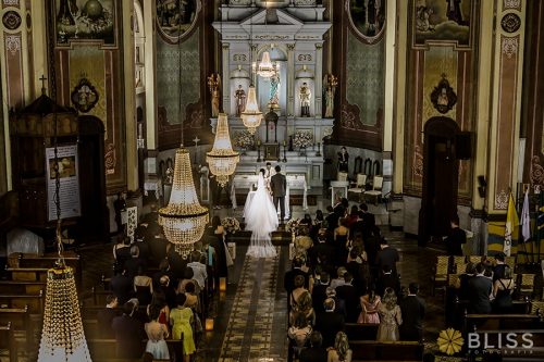 fotos de casamento na Paróquia do Imaculado Coração de Maria realizado por Bliss Fotografia. Fotografo de Casamento em Curitiba. fotografo de casamento curitiba